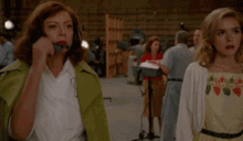 深夜一群吃瓜群众视频播放,视频播放背后的故事与真相