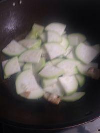 做蒲瓜吃要剥皮吗视频,剥皮还是直接享用？