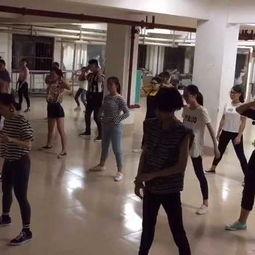 西大行健学院吃瓜视频,揭秘校园生活趣味瞬间